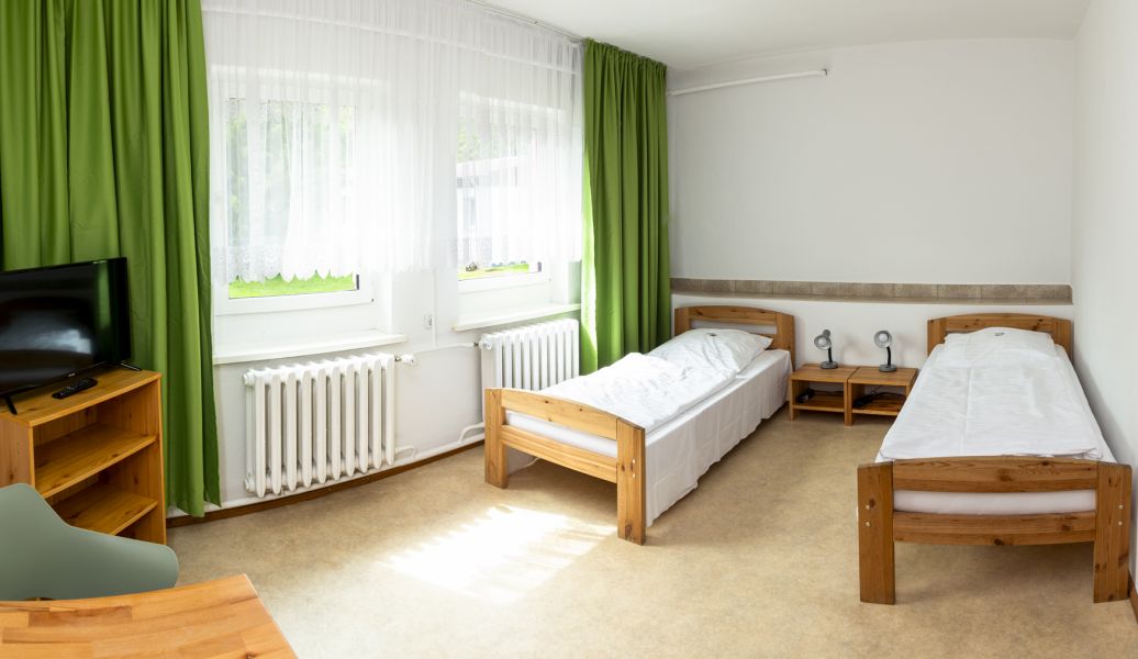 Blick in Zimmer mit Du / WC